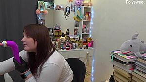 Backstages Always Look Weird With Curvy Brunette