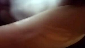 Чилеанска МИЛФ осећа интензивно задовољство током јебања