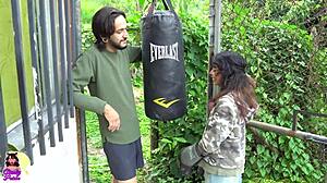 practicando boxeo golpeo al vecino y no me queda de otra que consentirlo chupandole su gran verga y me dejo follar