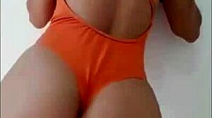 esposa heyya dancing, shaking ass and showing pussy