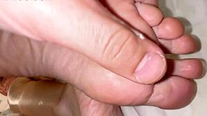 Cute Beautiful Feet Massage In New York Salon