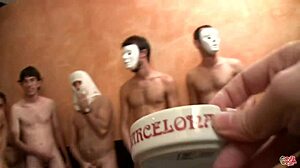 dos pibonazos mamando pollas y bebiendo lefa