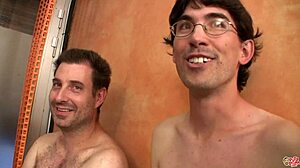 dos pibonazos mamando pollas y bebiendo lefa