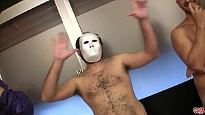 dos pibonazos mamando pollas y bebiendo lefa