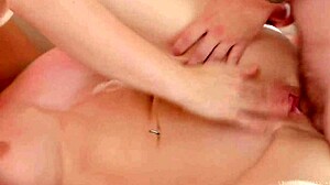 madrasta pega enteado com a namorada na sala de estar