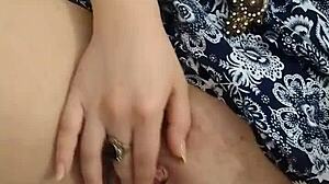 novinha se masturbando no trabalho sente prazer intenso