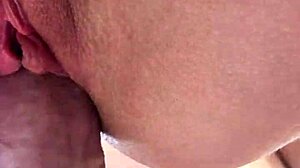 Blondýnský amatérský pár se oddává vášnivému sexu v hotelu