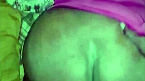 Estou fodendo minha meia-irmã de blusa rosa, que delícia!