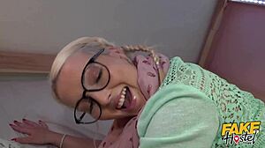 Cheating wife begs for creampie in fake hostel