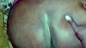 Estou fodendo minha meia-irmã de blusa rosa, que delícia!