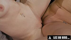 Anna de ville fists her anal!