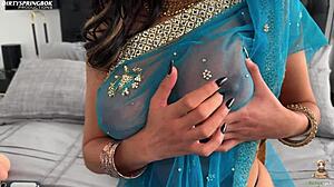 Pakistani Bhabi Aaliyah Yasin Fucks Pussy Speaking Urdu