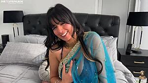 Pakistani Bhabi Aaliyah Yasin Fucks Pussy Speaking Urdu
