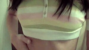 sweet brookeskye rubbin her tight pussy while fingering