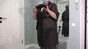 Does This Plump Milf In Fishnets Turn You On?