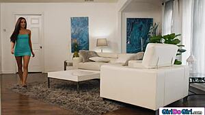 I'm Straight But Craving Lesbian Neighbor's Touch With Strapon