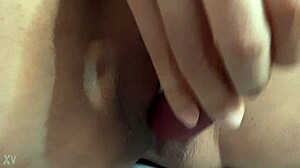 Mi esposa se masturba con dildo, sube volumen y escucha.