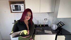 Pelirroja culona bangs her trainer hard. He cums all over her face! 🔥