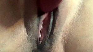 Mi esposa se masturba con dildo, sube volumen y escucha.