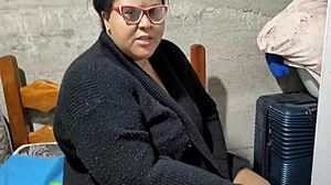 Professora receives a surprise and has a great squirt