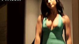 Jennifer White Shows First Timer A Good Time