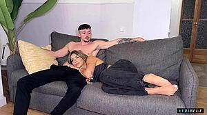 Me Follo a la Artista Kenia Music con las Tetas Enormes Mientras Vemos una Pelicula Rimming Cumshot