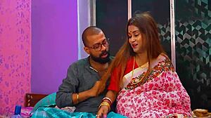 सुंदर देसी बीवी सालगिरह पर बेडरूम में पति को लुभाती है