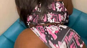 Colombiana pide domicilio y paga con sexo caliente.
