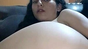 disfruta masturbarse mueble casi descubren