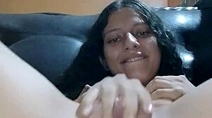 disfruta masturbarse mueble casi descubren