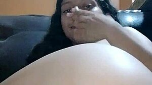 disfruta masturbarse mueble casi descubren