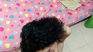 मैं अपनी वर्जिन सौतेली बहन की चूत के लिए उसे चोदता हूं और उसके चेहरे पर निकल जाता हूं