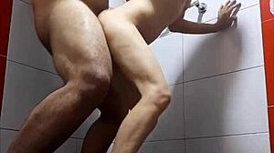 Esposa infiel amateur nora milf enga�a al esposo y es follada en la ducha de un hotel por el enorme semental andy z 94 que conoci� en la estaci�n del metro - rica mamada profunda descuidada