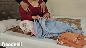 Mak tiri kongsi katil anak tiri taboo memek ketat naik cowgirl kontol raksasa