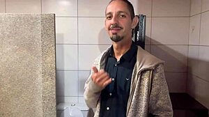 O bar com calcinhas penduradas no teto gets creampie and anal