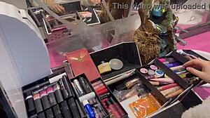 O bar com calcinhas penduradas no teto gets creampie and anal