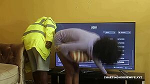 hardsex betwen housewife n handy man i watchd it