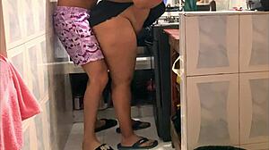 i tease the venezuelan employee in the kitchen while waiting for deliveries