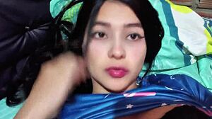 marido y mujer tienen sexo caliente en la habitación del hotel casero real