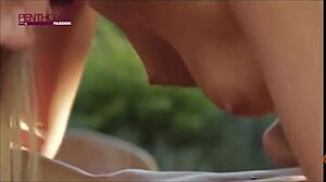 Bellissime Amiche Lesbo Share Intense Passion!