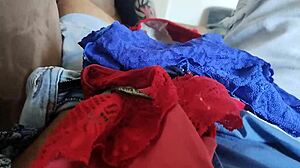 Meu marido brincando com minhas calcinhas e batendo punheta pra mim na hora que sair pra fazer um job com seguidor