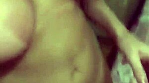 Sexo com trans enquanto cara geme!