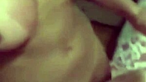 Sexo com trans enquanto cara geme!