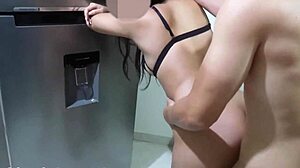 Encuentro hijastra en ropa interior, probo su coño estrecho con big cock!