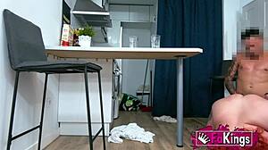 Seduce the Guy from the Supermarket, Leia Saez Says