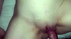 Watch me esporrando cum into my pretty ruiva wife's shaved wet pussy after couple fucking.