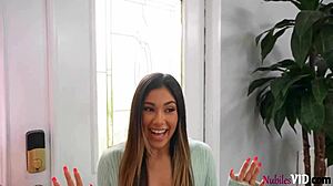 Xxlayna Marie gets a surprising creampie during her stepfamily vacation in this xxl reality scene