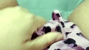 Pov Bucetuda Novinha Tocando Sua Buceta Grande e Carnuda Com Shortinho da Minnie Geme Gostoso Enquanto Se Deda Com Muito Tesão