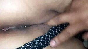 Moviendo mi delicioso gran culo en la verga de mi vecino con pasión intensa