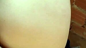 Mi vecina acaba de terminar con su novio y me llama para retos que terminan en follada casera real latina!